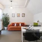 Italianway Easy - Plinio 64 Milaan